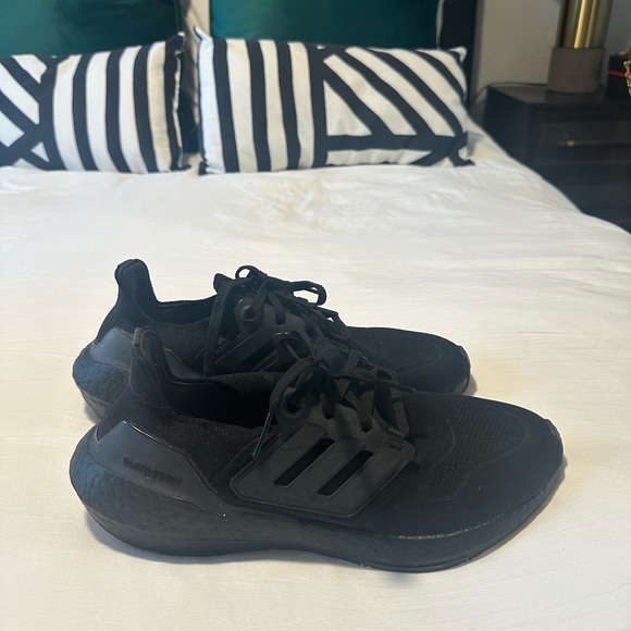 adidas Shoes - ✨ Adidas Ultraboost size 9
